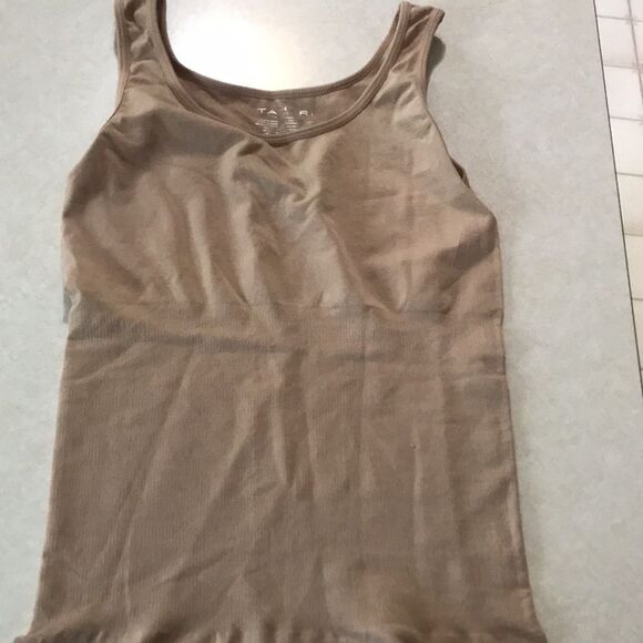 Tahari Shapewear seamless tank size Medium - Picture 3 of 5